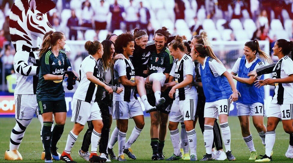 No mesmo dia de título italiano, Juve é campeã também no futebol feminino -  20/04/2019 - UOL Esporte